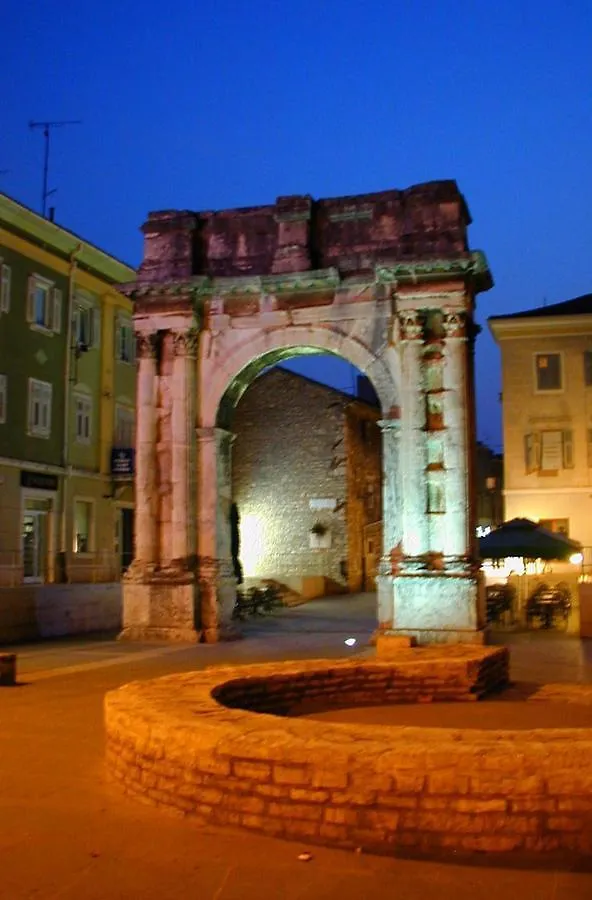Vila Nejra1 Sa Bazenom Apartment Pula