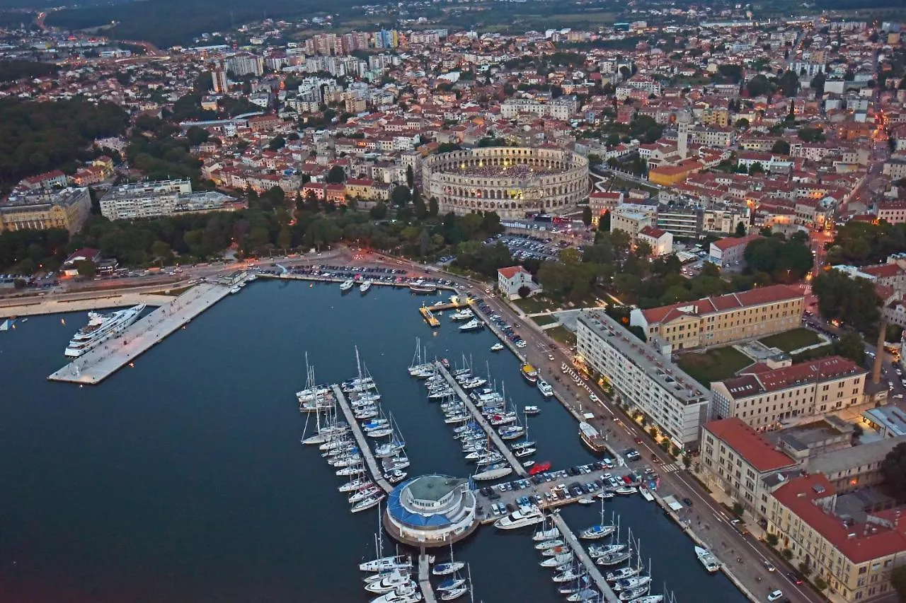 Vila Nejra1 Sa Bazenom Apartment Pula